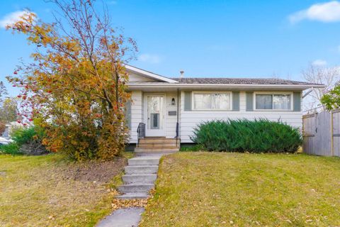 5027 40 Avenue SW Calgary AB T3E 6T9