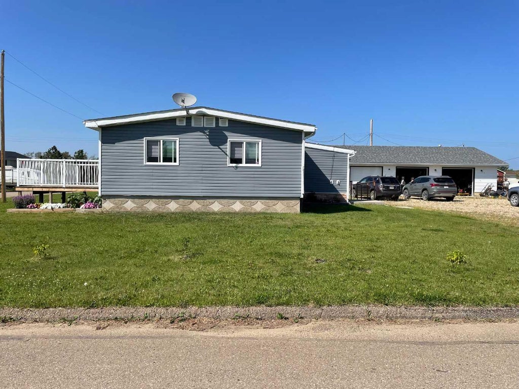 Photo of 908 6 Avenue, Hines Creek, AB T0H 2A0 (MLS # A2330401)