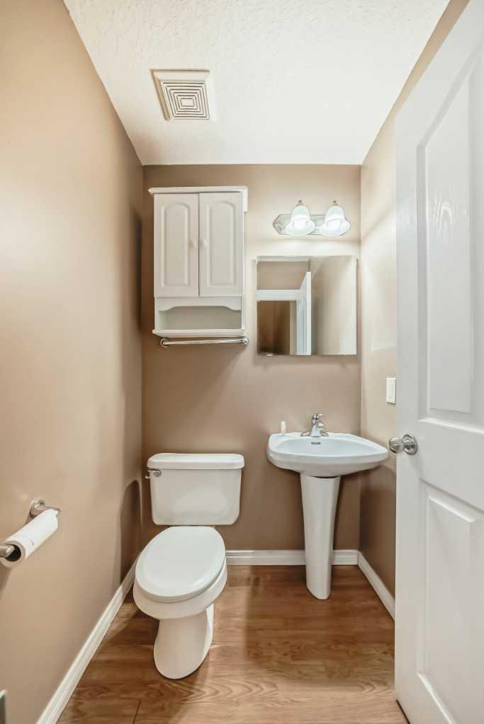 310 Highwood Village Place NW