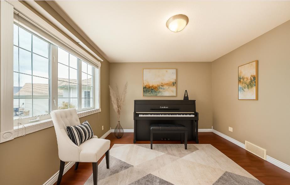 310 Highwood Village Place NW