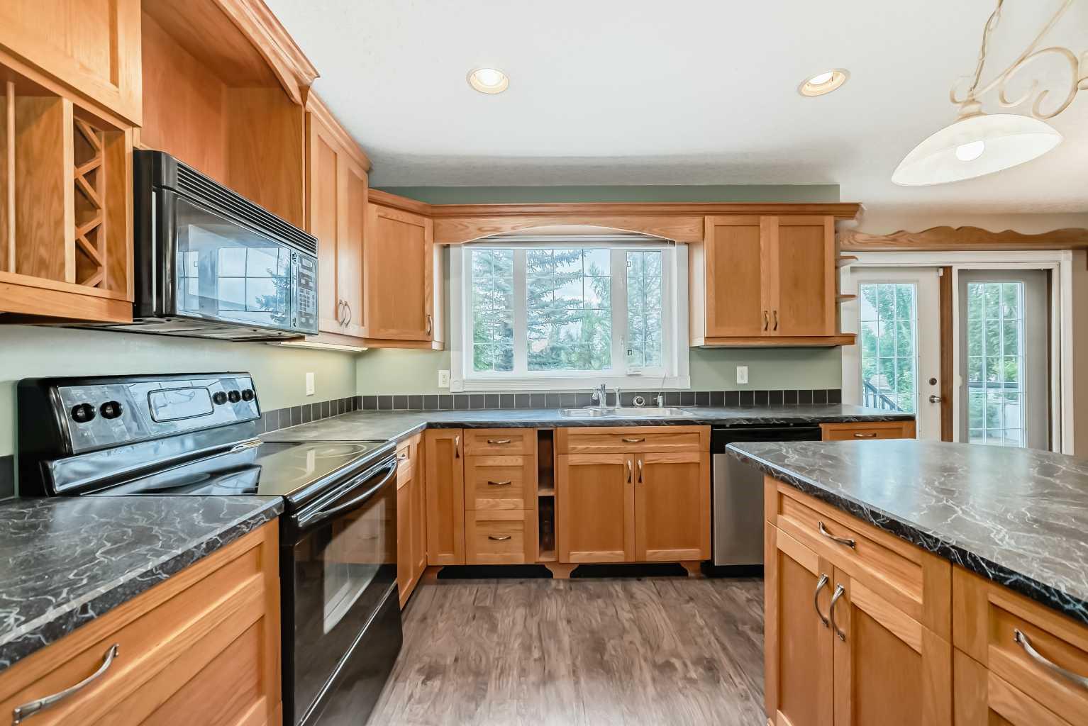 310 Highwood Village Place NW