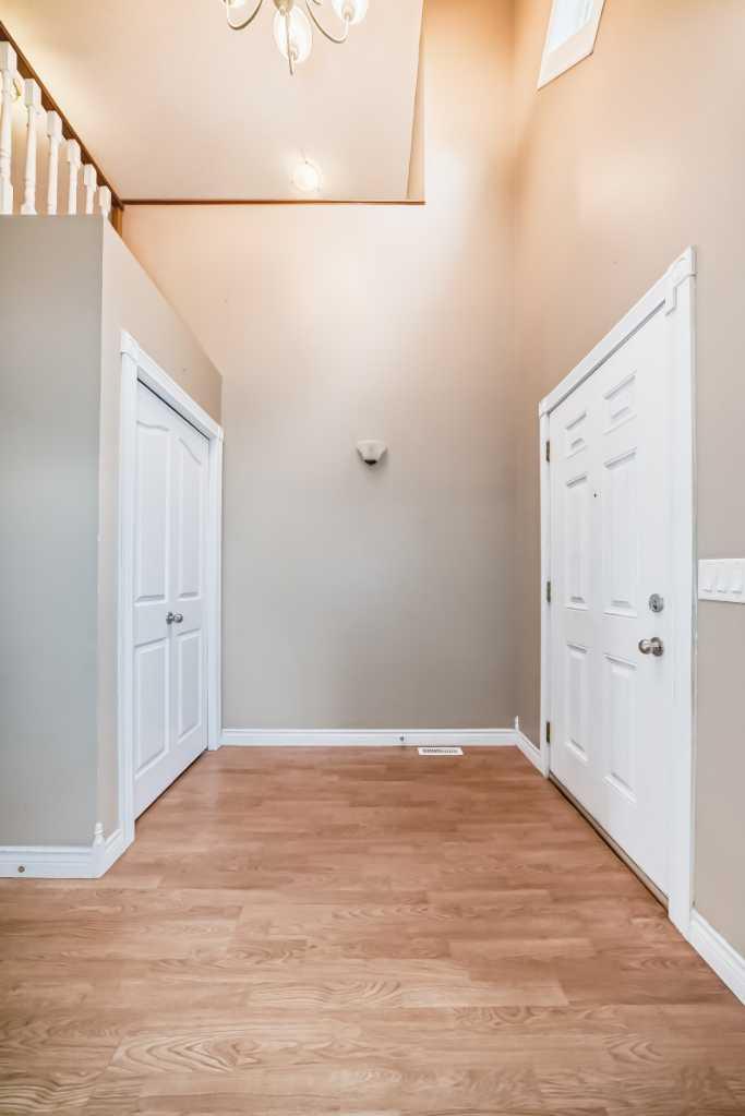 310 Highwood Village Place NW