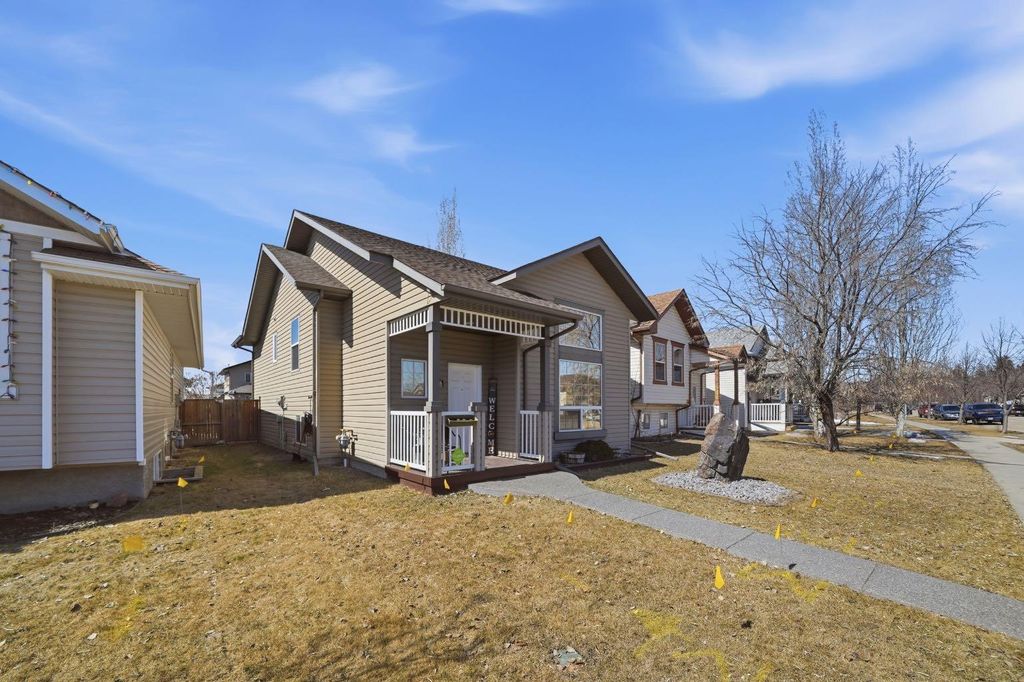 Photo of 116 Kentwood Drive, Red Deer, AB T4P 4C4 (MLS # A2300830)