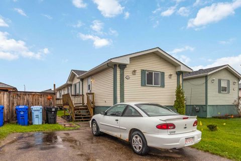Photo of 269 MCKINLAY Crescent, Fort McMurray, AB T9K 2M9 (MLS # A2316879)