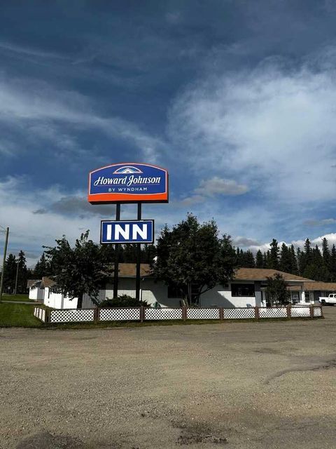 301 42 Street Edson AB T7E 1A5