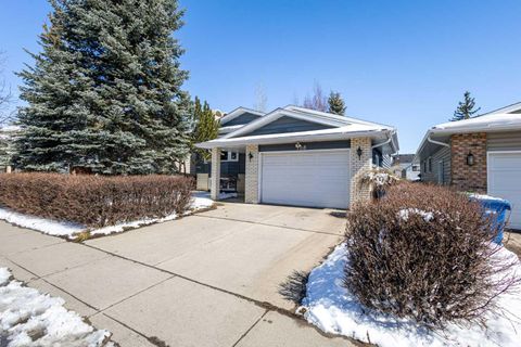 Photo of 108 Woodmont Drive SW, Calgary, AB T2W 4M3 (MLS # A2303386)