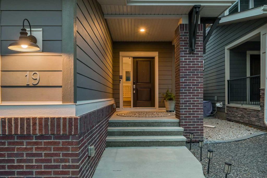 Photo of 19 Cranbrook Crescent SE, Calgary, AB T3M 3L5 (MLS # A2307036)