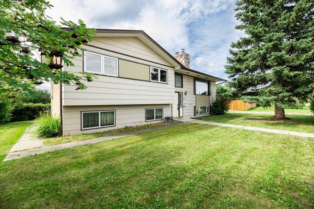 Photo of 5021 48 Avenue, Rimbey, AB T0C 2J0 (MLS # A2265687)