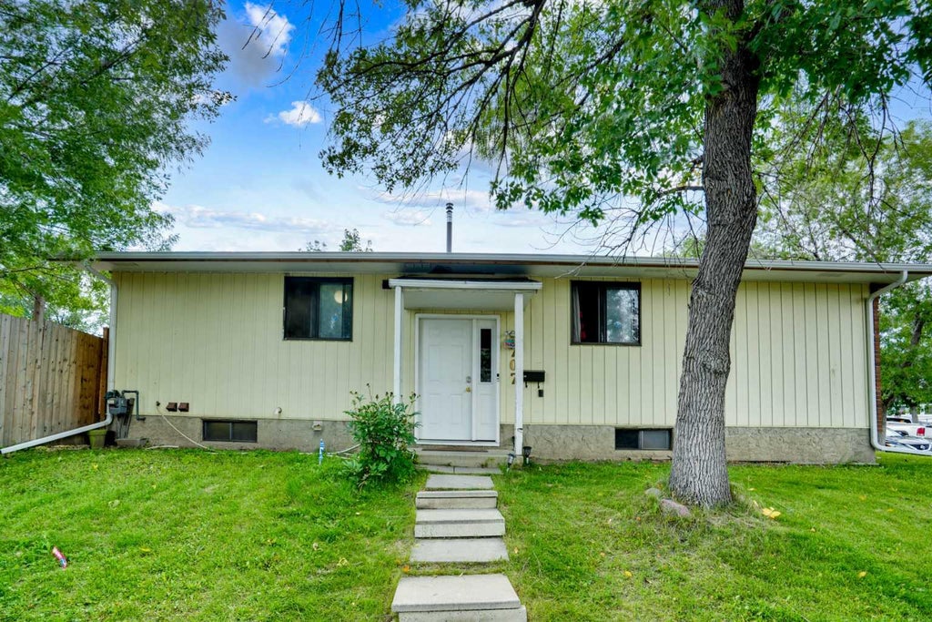 Photo of 707 Whitehill Way NE, Calgary, AB T1Y 3E6 (MLS # A2339618)