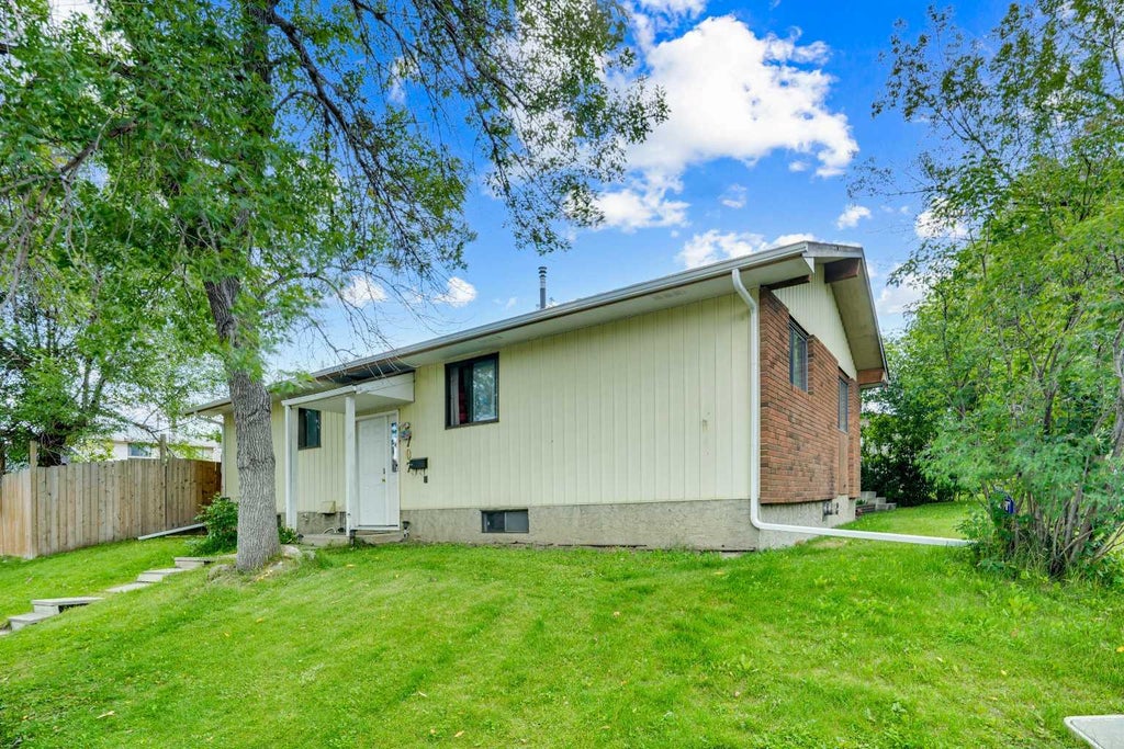 Photo of 707 Whitehill Way NE, Calgary, AB T1Y 3E6 (MLS # A2339618)
