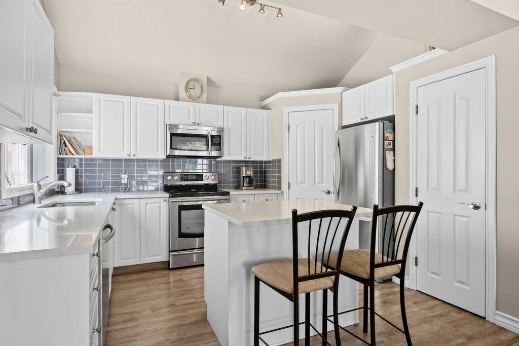 Photo of 405 32 Avenue NW #301, Calgary, AB T2K 0Z5 (MLS # A2327967)