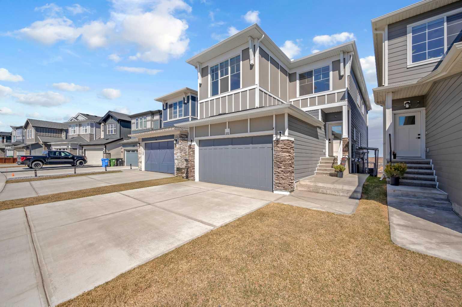 252 Walcrest View SE