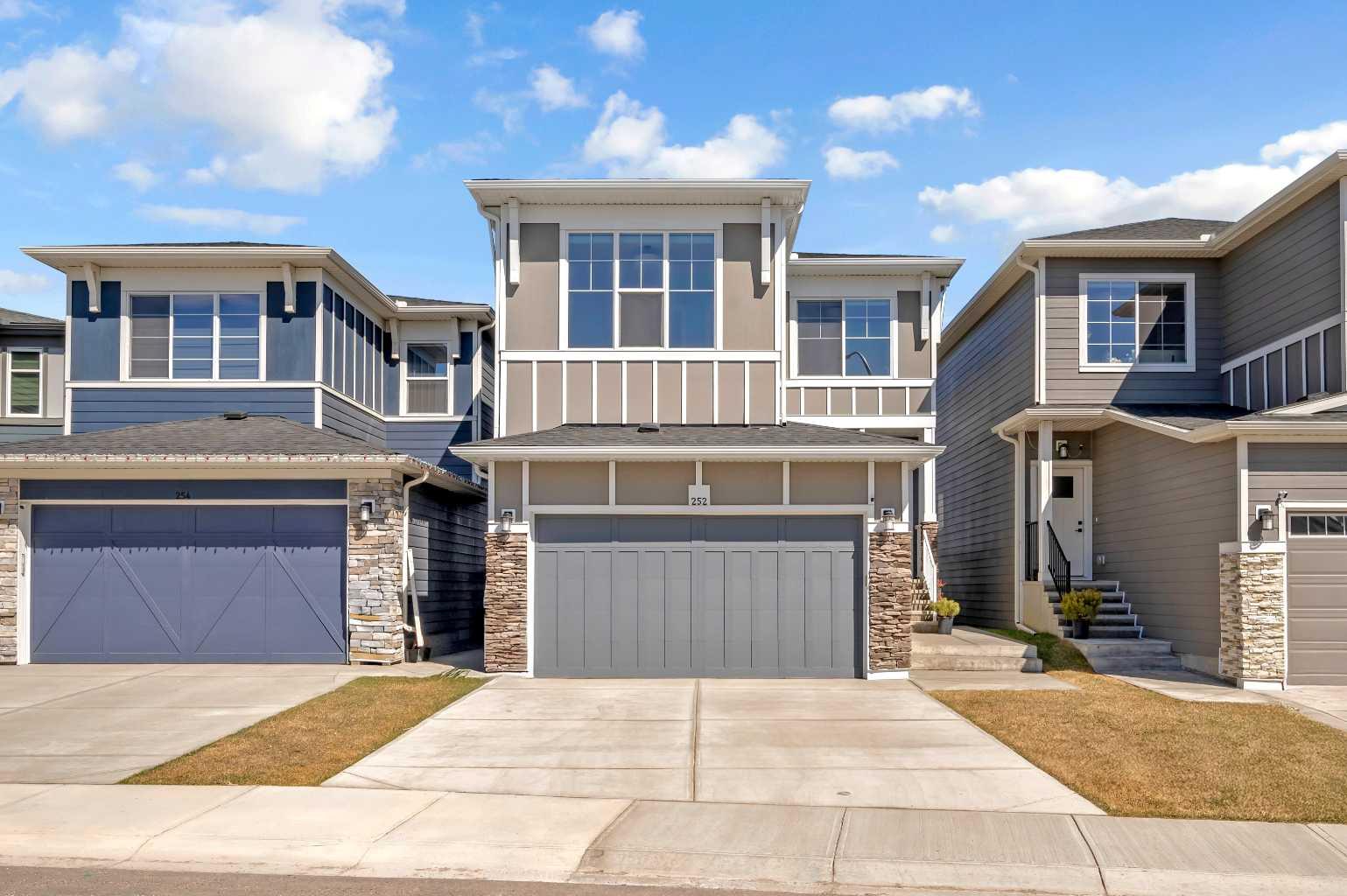 252 Walcrest View SE