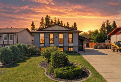 Photo of 16 Willow Street, Sylvan Lake, AB T4S 1M1 (MLS # A2339578)