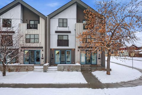 Photo of 645 53 Avenue SW, Calgary, AB T2V 0C2 (MLS # A2300196)
