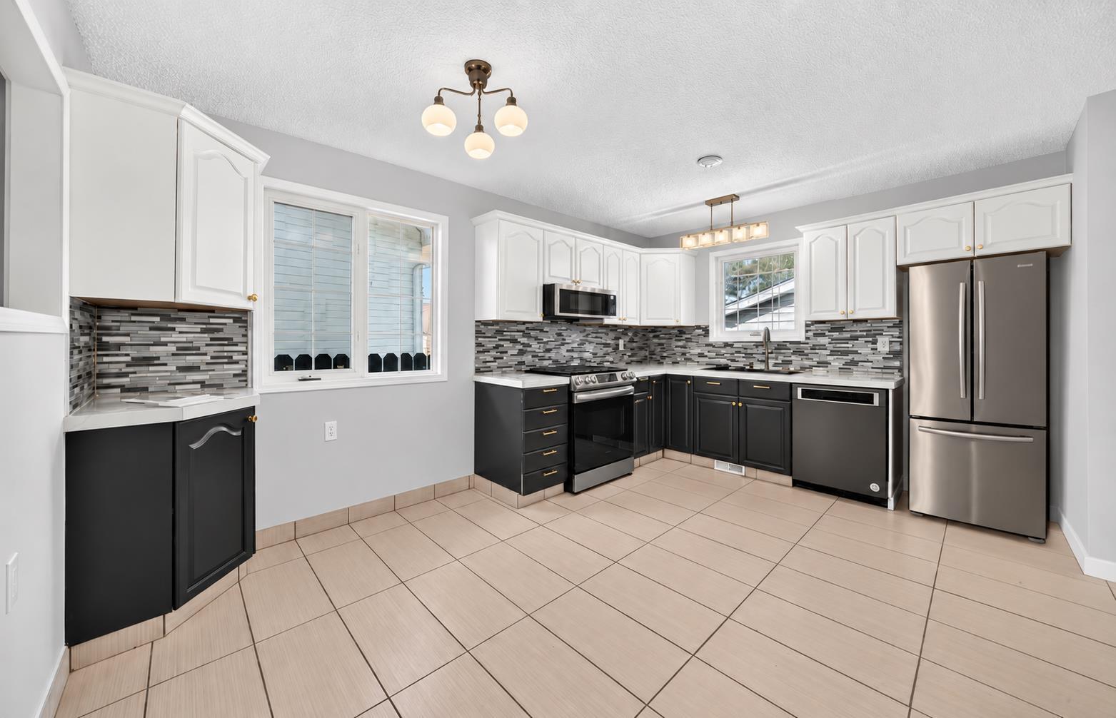 16 Dovely Way SE