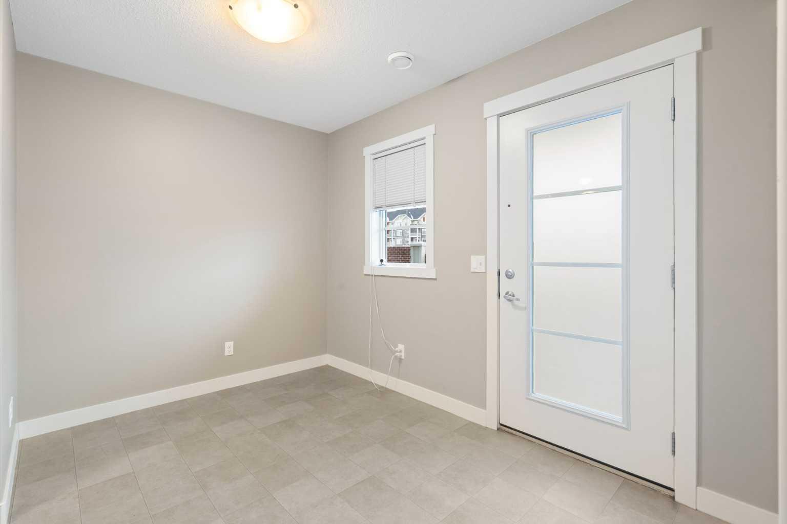 428 Redstone View NE