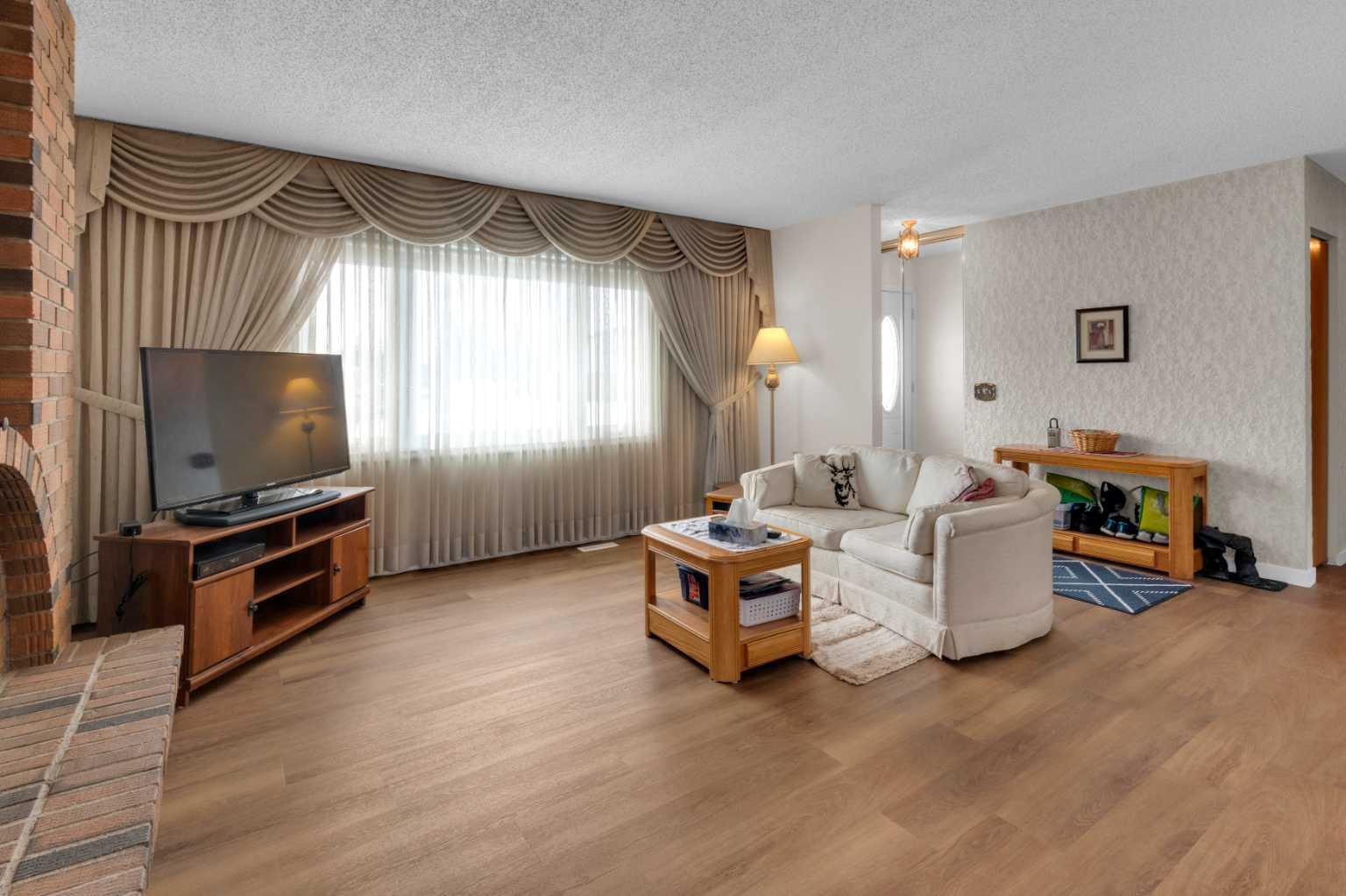 6004 Maddock Drive NE