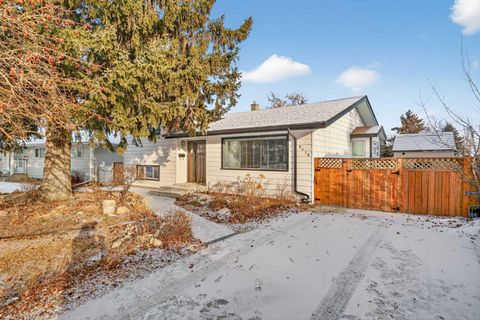 8416 7 Street SW Calgary AB T2V 1G7