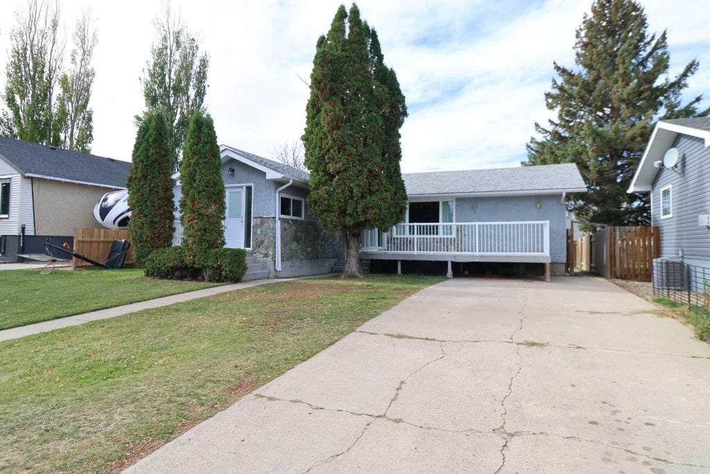 Photo of 5612 57 Street, Taber, AB T1G 1L3 (MLS # A2353139)