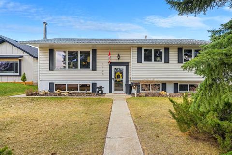 Photo of 1120 Lake Wapta Place SE, Calgary, AB T2J 2P5 (MLS # A2304347)