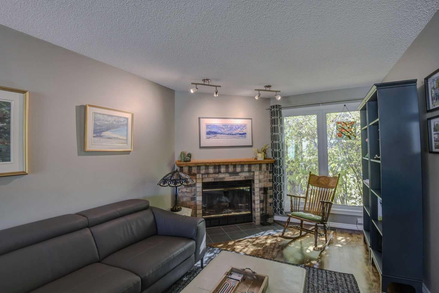 96 Coachway Gardens SW