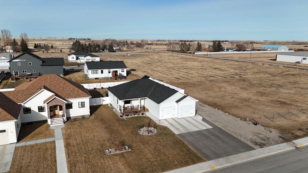 Photo of 349 E 1 Avenue N, Magrath, AB T0K 1J0 (MLS # A2283786)