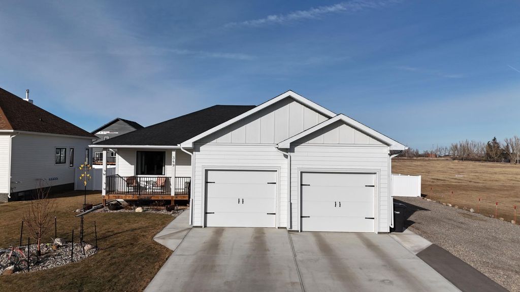 Photo of 349 E 1 Avenue N, Magrath, AB T0K 1J0 (MLS # A2283786)