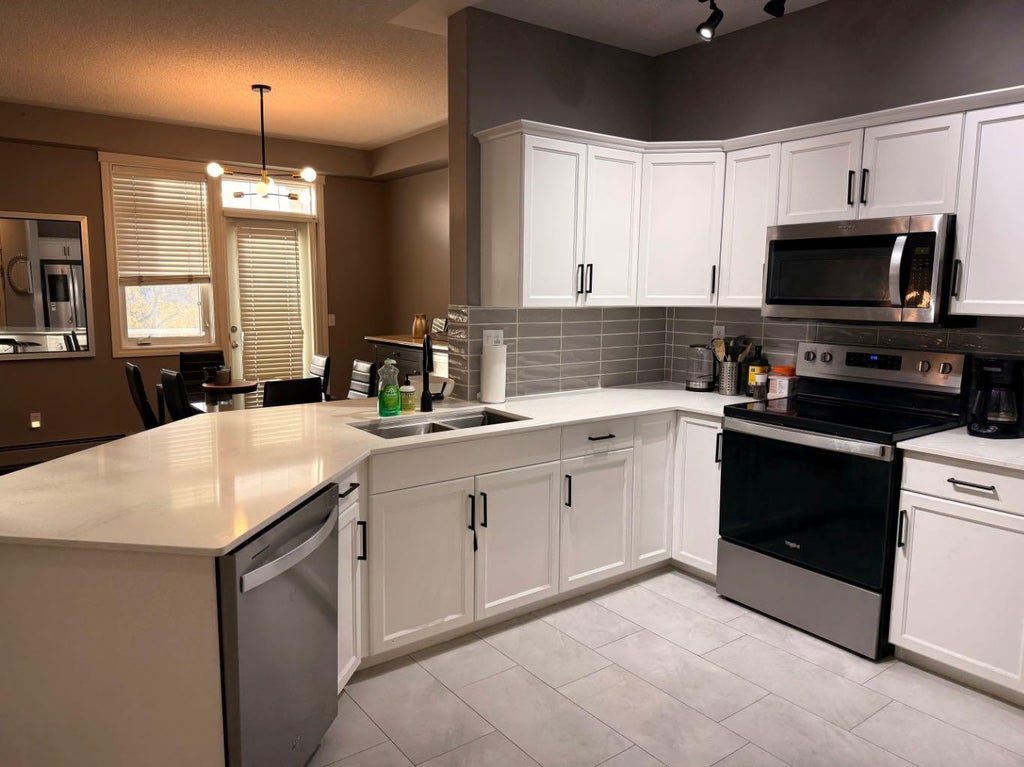 Photo of 2411 Erlton Road SW #301, Calgary, AB T2S 3B9 (MLS # A2351495)