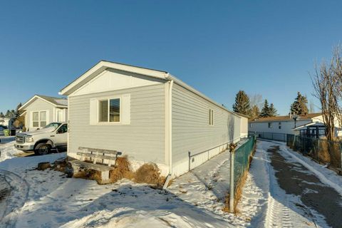 3223 83 Street NW 512 Calgary AB T3B 5N7