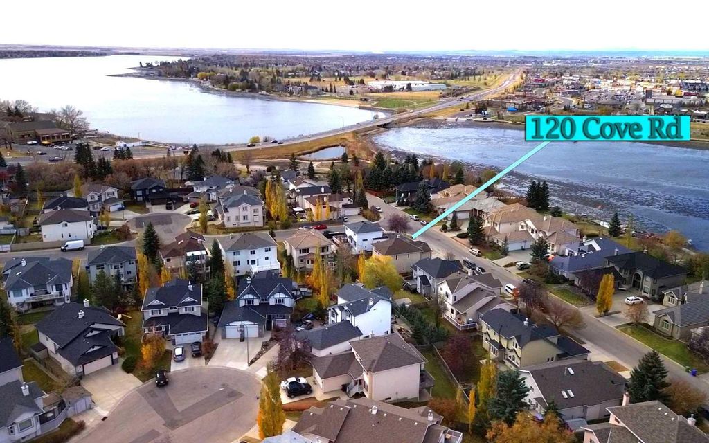 Photo of 120 COVE Road, Chestermere, AB T1X 1E4 (MLS # A2268328)