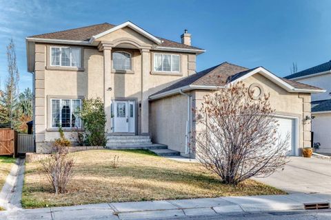 Photo of 120 COVE Road, Chestermere, AB T1X 1E4 (MLS # A2268328)