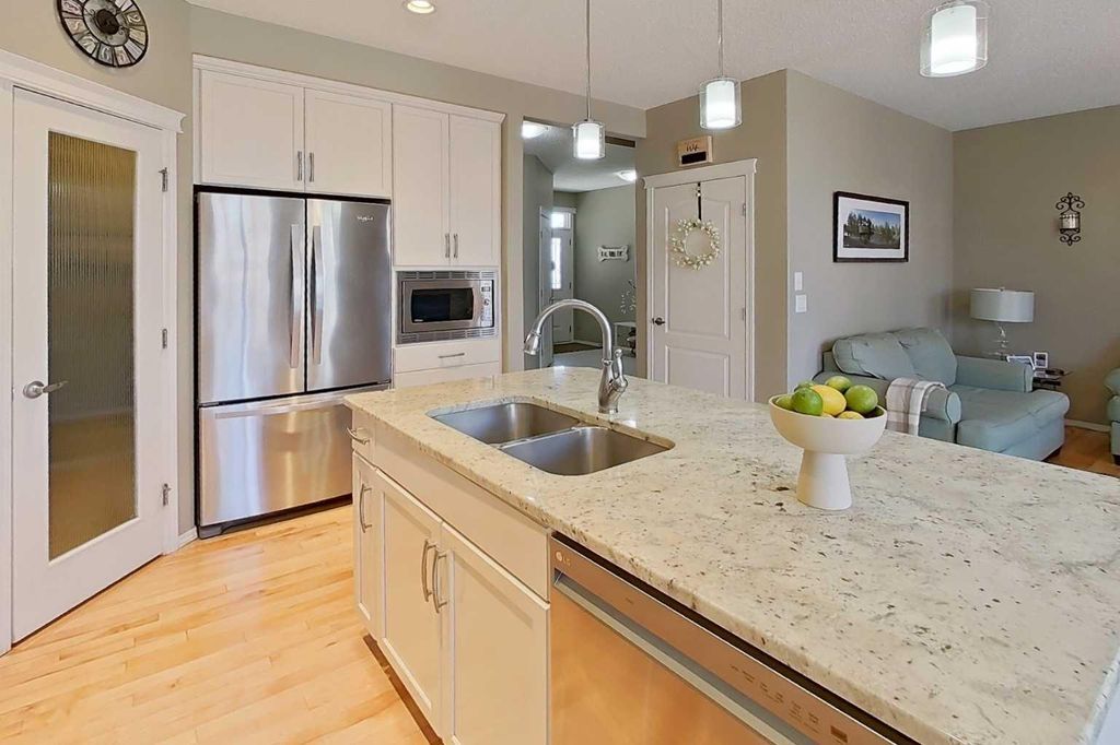 Photo of 28 Cranarch Crescent SE, Calgary, AB T3M 2J2 (MLS # A2306433)