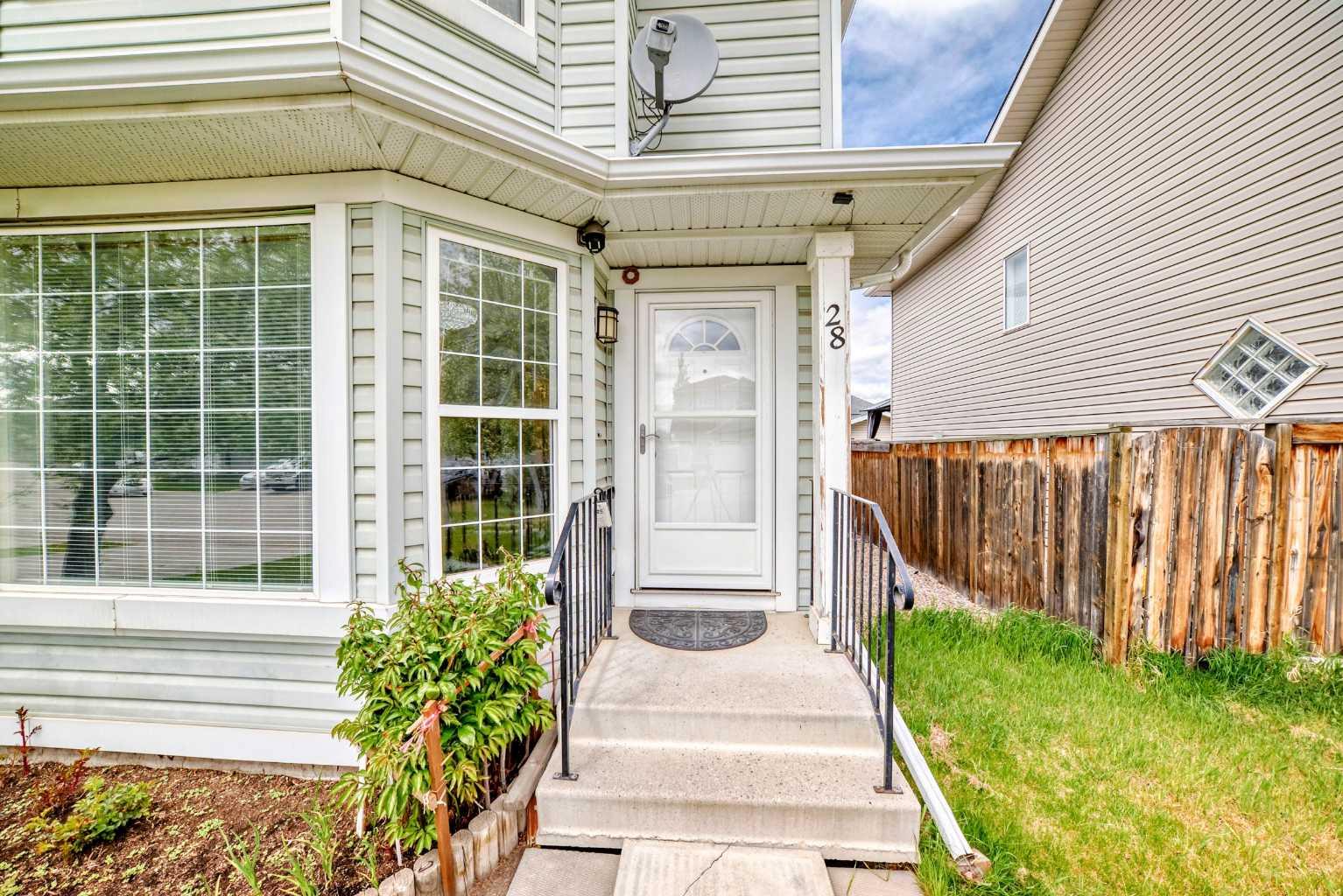 28 Country Hills Manor NW
