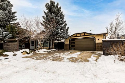 412 Mckerrell Place SE Calgary AB T2Z 1P2