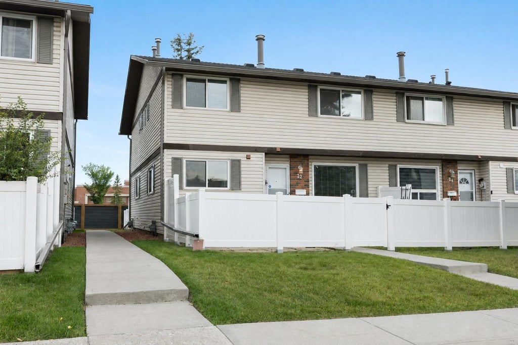 Photo of 740 Bracewood Drive SW #22, Calgary, AB T2W 3N3 (MLS # A2340325)