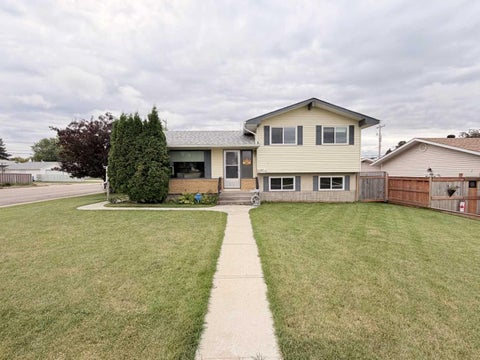Photo of 5103 40 Street, Innisfail, AB T4G 1H8 (MLS # A2342437)