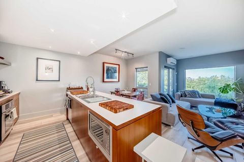 2124 17 Street SW 201 Calgary AB T2T 4M4