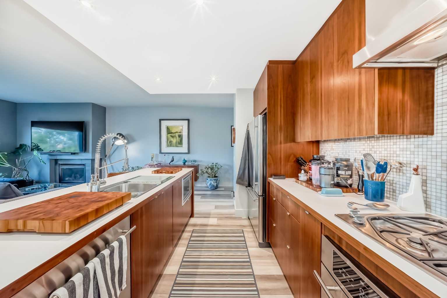 2124 17 Street SW 201