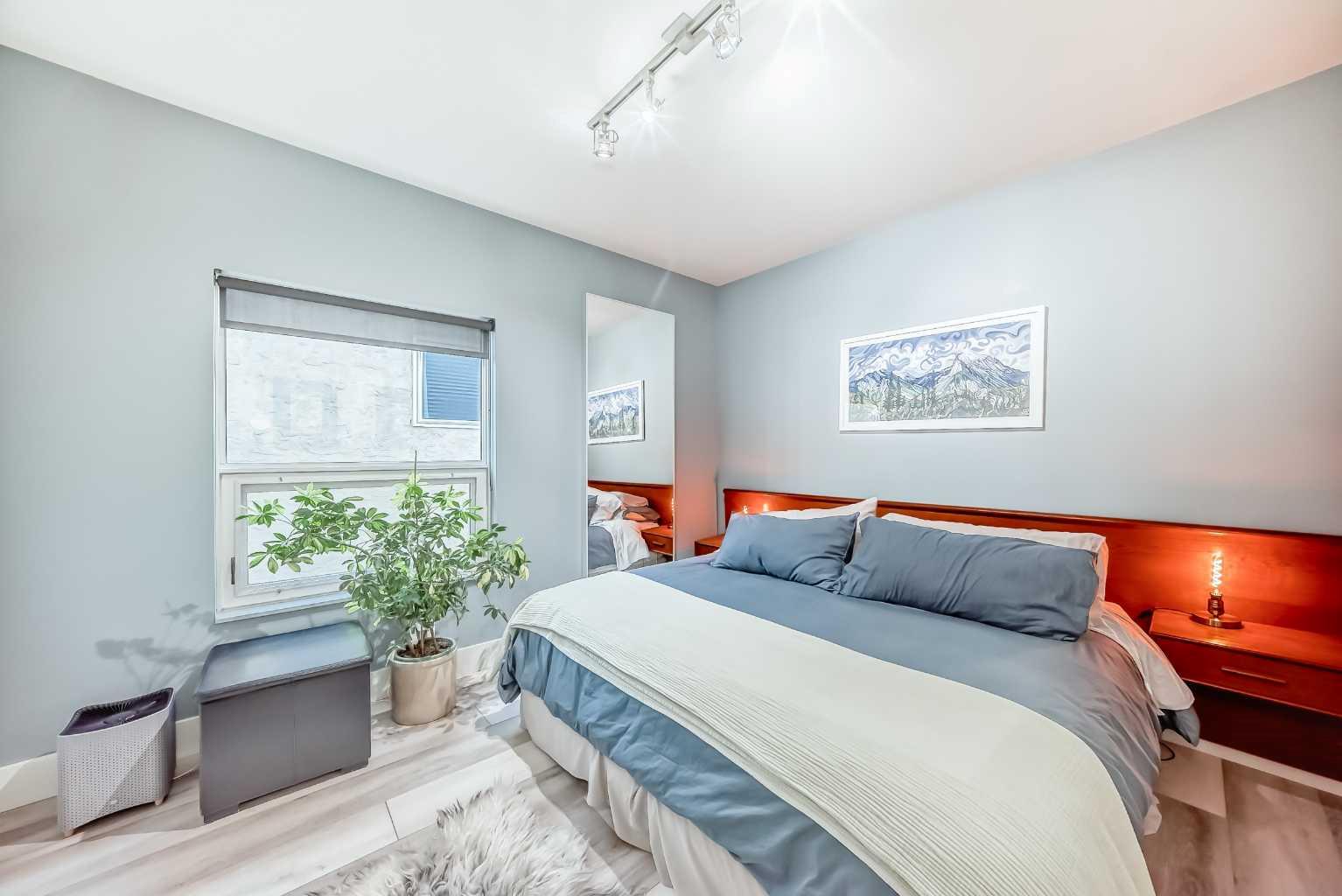 2124 17 Street SW 201