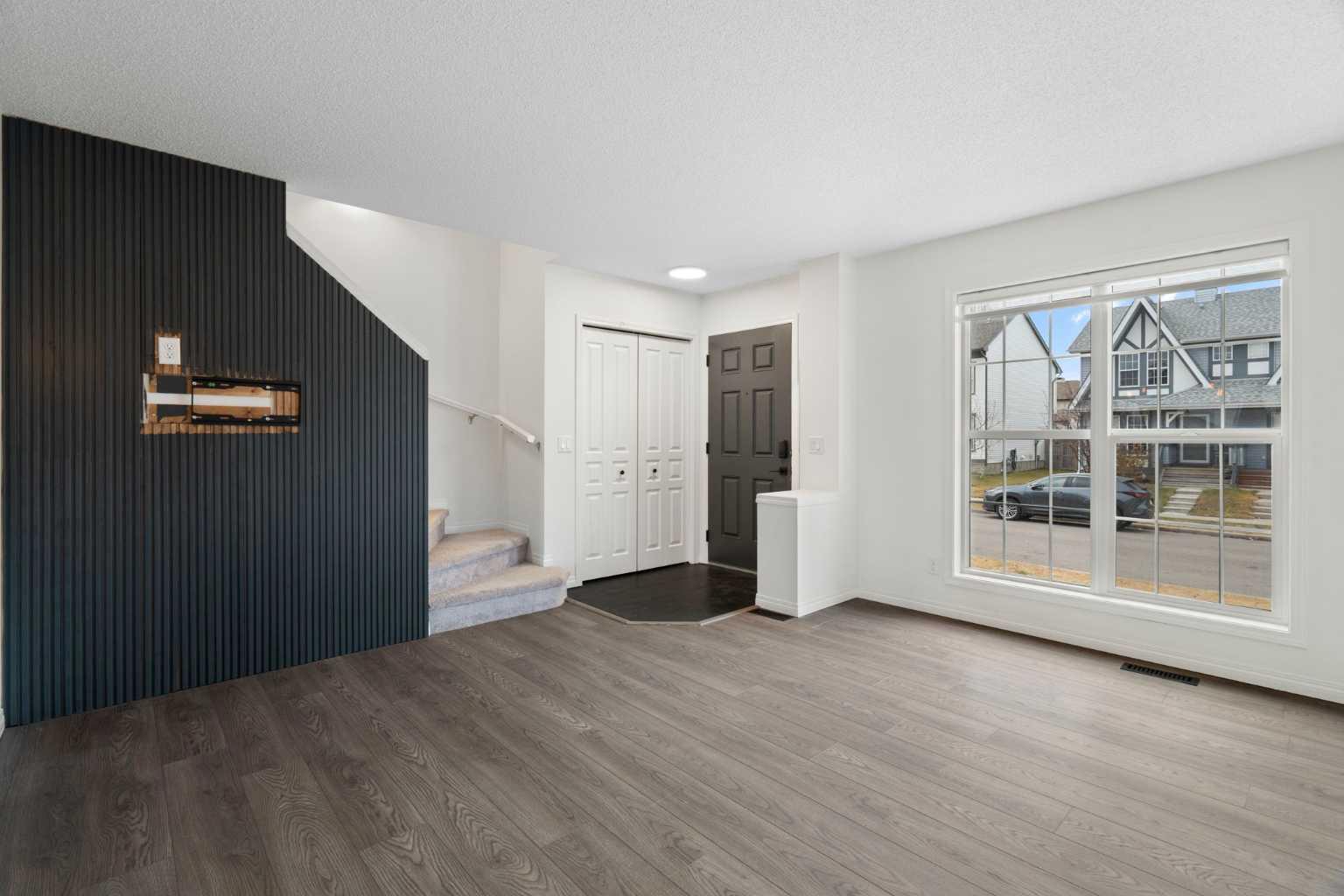 211 Elgin Meadows Gardens SE