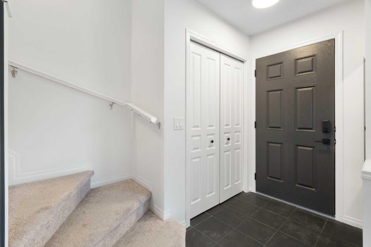 211 Elgin Meadows Gardens SE