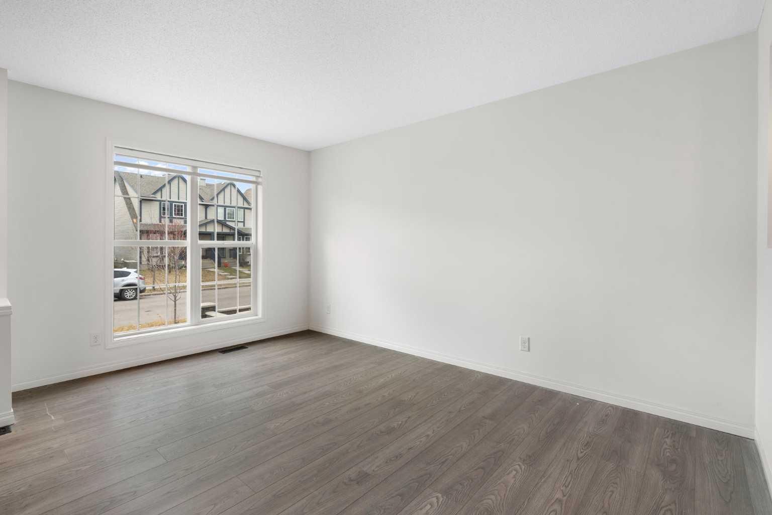 211 Elgin Meadows Gardens SE