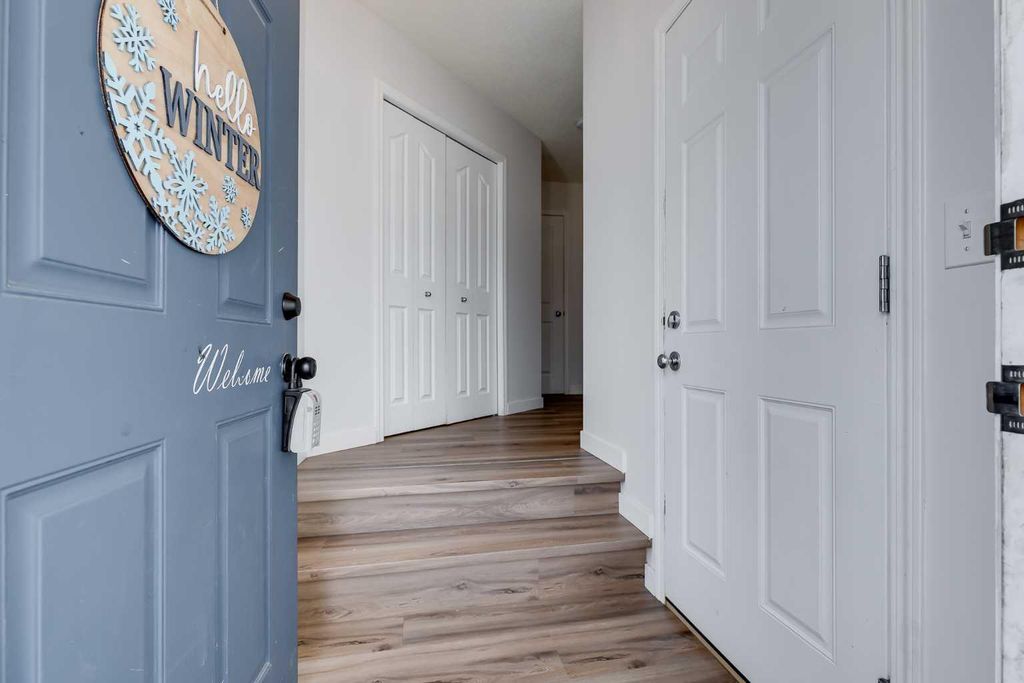 Photo of 2 Everridge Villas SW, Calgary, AB T2Y 4Z1 (MLS # A2294641)