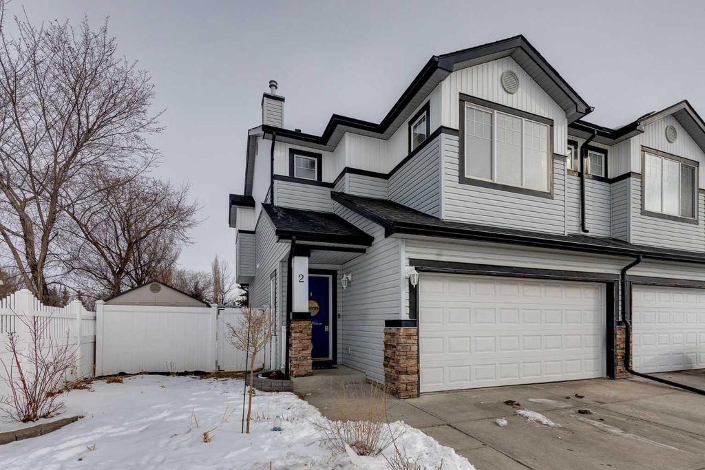 Photo of 2 Everridge Villas SW, Calgary, AB T2Y 4Z1 (MLS # A2294641)