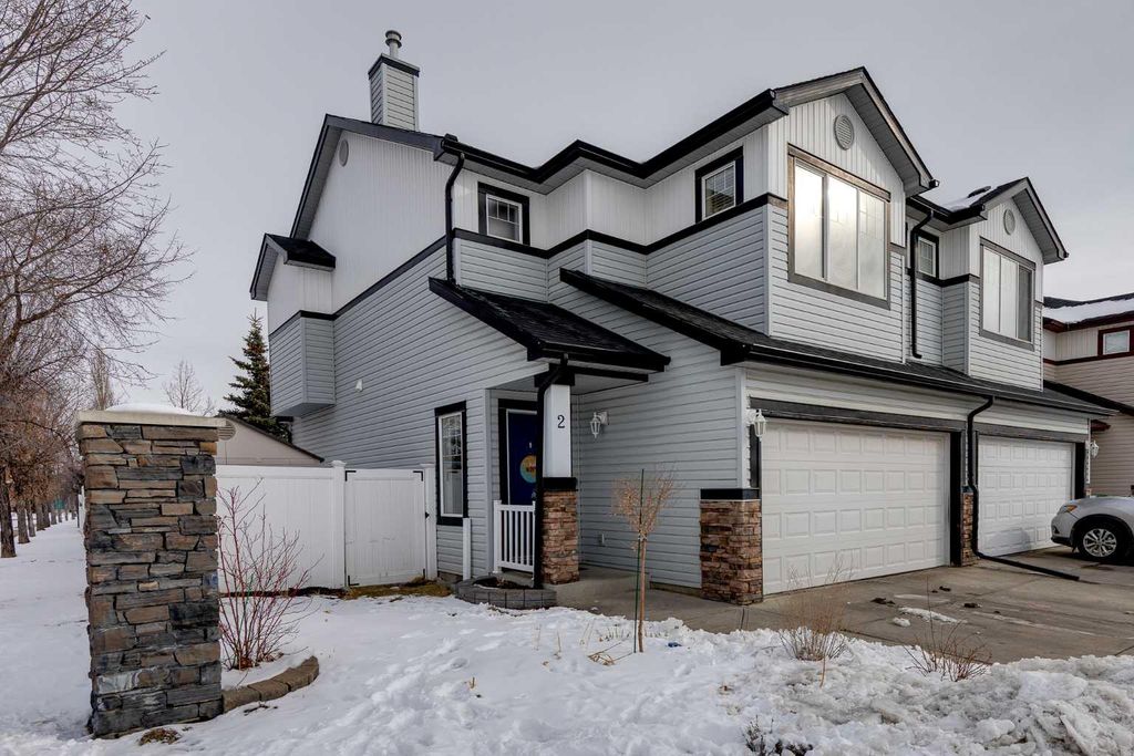 Photo of 2 Everridge Villas SW, Calgary, AB T2Y 4Z1 (MLS # A2294641)