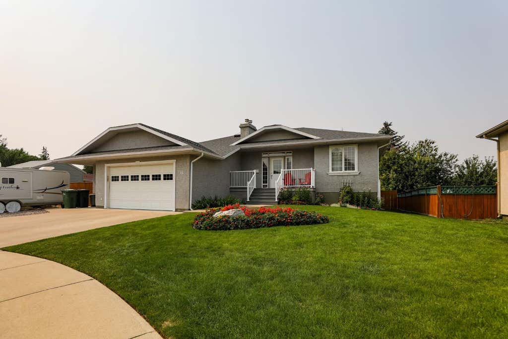 Photo of 14 Centennial Place, Magrath, AB T0K 1J0 (MLS # A2336532)
