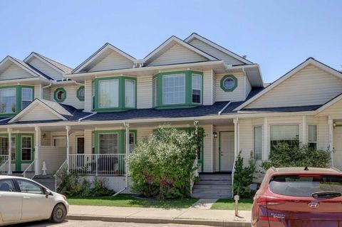 Photo of 112 Martin Crossing Court NE, Calgary, AB T3J 3P3 (MLS # A2257871)