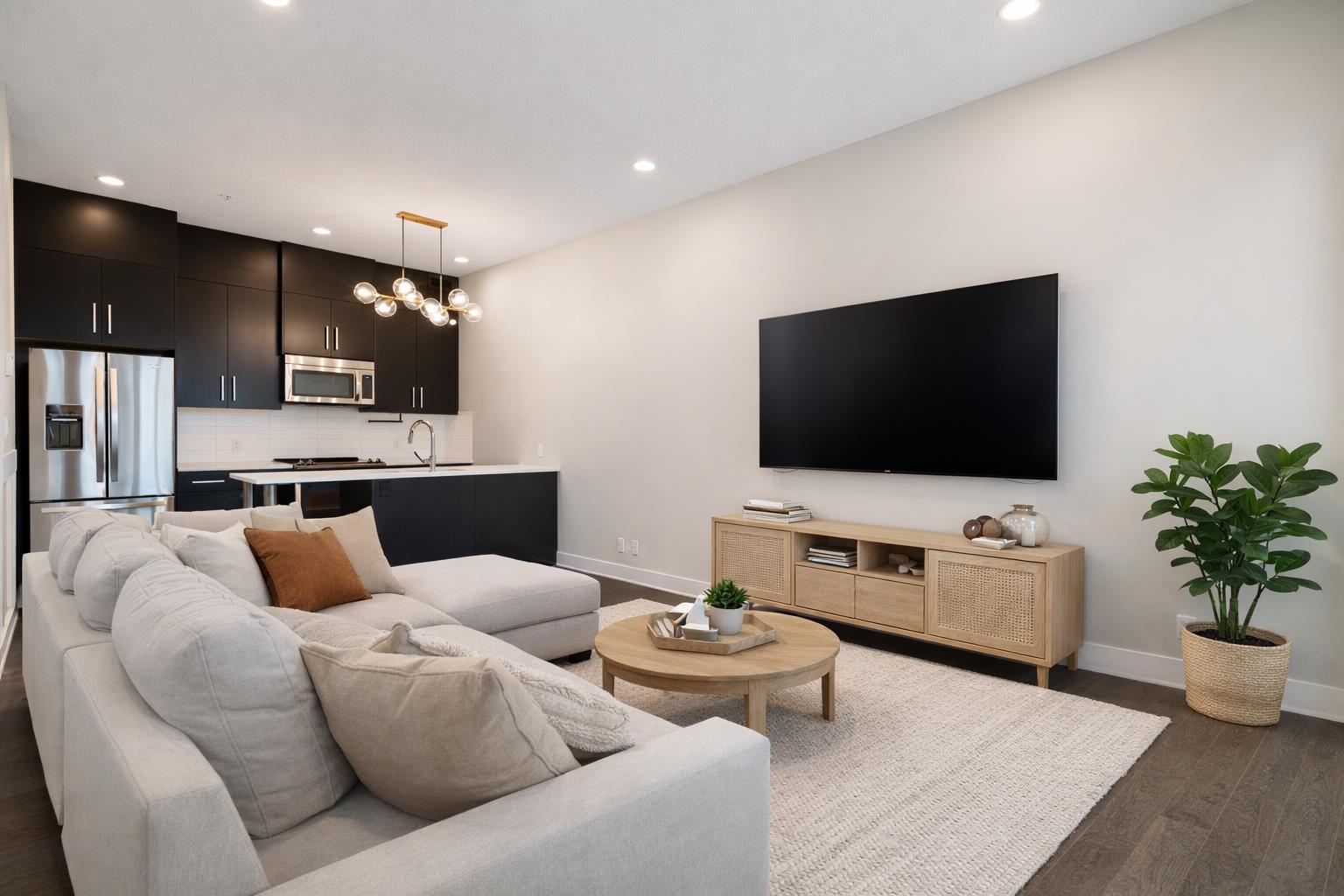 1808 27 Avenue SW 102