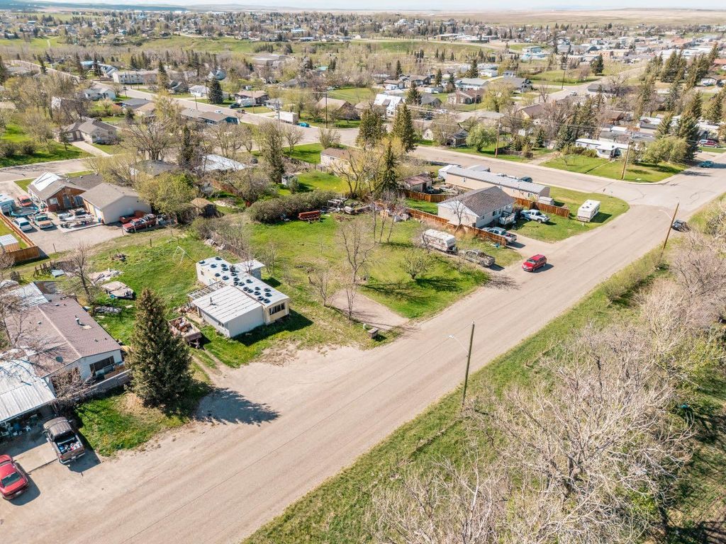 Photo of 837 2 Street E, Cardston, AB T0K 0K0 (MLS # A2310459)